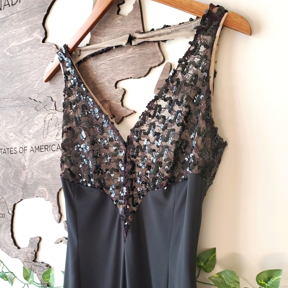 Stunning Sequin Backless Trumpet Dress 🖤 - Picture 5 of 16